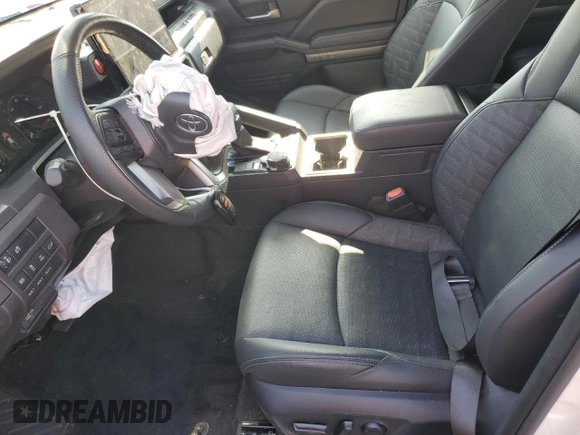 2024 Toyota Tacoma SR5 z VIN 3TMLB5JN0RM008107, wystawiony jako Copart lot #55326695 z przebiegiem 12 722 mil mil oraz Szkoda całkowita • Salvage title. Historia ofert i sprzedaży dostępna na DreamBid. Obrazek 7.