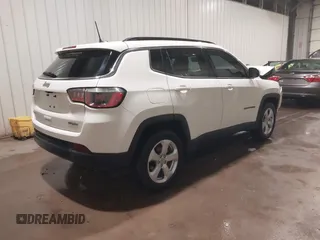2018 Jeep Compass Altitude with VIN 3C4NJDBB2JT373179, listed as a IAAI auction lot 41753934 with 47,230 mi miles and . Bid and sale history available at DreamBid. Image 4.