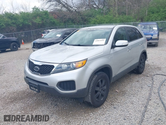 2013 Kia Sorento LX with VIN 5XYKTCA60DG372961, listed as a IAAI auction lot 42061693 with 181,034 mi miles. Bid and sale history available at carsss.com. Image 21.
