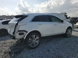 2024 Cadillac XT5 Premium Luxury AWD z VIN 1GYKNERS3RZ757814, wystawiony jako Copart lot #58976985 z przebiegiem 4 608 mil mil oraz Szkoda całkowita • Salvage title. Historia ofert i sprzedaży dostępna na DreamBid. Obrazek 3.