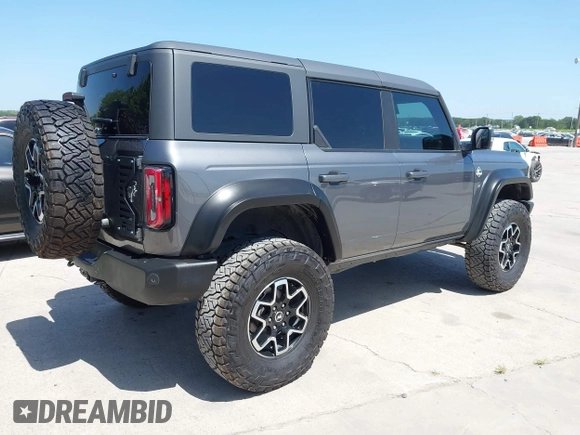 2023 Ford Bronco z VIN 1FMEE5DP8PLA91454, wystawiony jako IAAI lot #42805631 z przebiegiem 49 354 mil mil oraz . Historia ofert i sprzedaży dostępna na DreamBid. Obrazek 4.