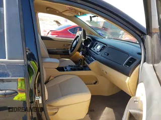 2017 Kia Sedona LX with VIN KNDMB5C19H6242338, listed as a IAAI auction lot 41916438 with 77,404 mi miles and . Bid and sale history available at DreamBid. Image 5.