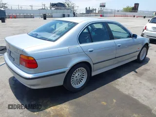1997 BMW 5 Series 540i z VIN WBADE6324VBW51871, wystawiony jako IAAI lot #42505762 z przebiegiem 106 130 mil mil oraz . Historia ofert i sprzedaży dostępna na DreamBid. Obrazek 4.
