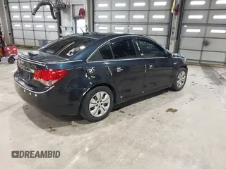 2014 Chevrolet Cruze LS z VIN 1G1PA5SH3E7473796, wystawiony jako IAAI lot #42191642 z przebiegiem 63 873 mil mil oraz . Historia ofert i sprzedaży dostępna na DreamBid. Obrazek 4.
