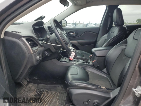 2019 Jeep Cherokee Latitude Plus с VIN 1C4PJLLB9KD186823, выставлен на аукционе Copart как лот 56421145 с пробегом 175 542 миль миль и Списание • Salvage title. История ставок и продаж доступна на DreamBid. Изображение 7.