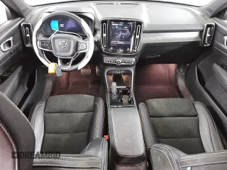 2022 Volvo XC40 Twin Plus z VIN YV4ED3UR2N2687964, wystawiony jako Copart lot #42171375 z przebiegiem 30 232 mil mil oraz Czysty tytuł • Clean title. Historia ofert i sprzedaży dostępna na DreamBid. Obrazek 8.