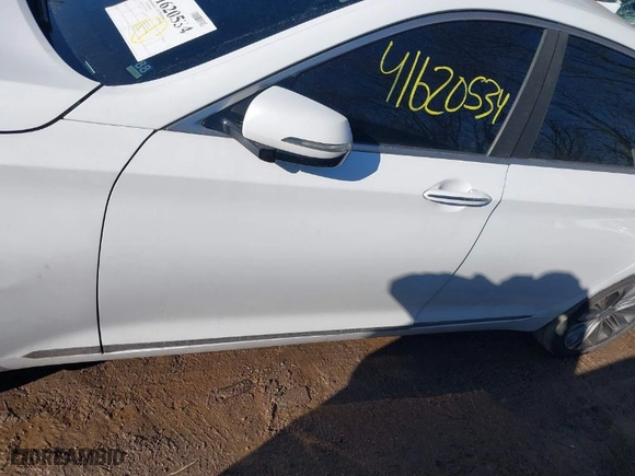 2015 Hyundai Genesis 3.8L with VIN KMHGN4JEXFU091650, listed as a IAAI auction lot 41620534 with 125,626 mi miles. Bid and sale history available at carsss.com. Image 14.