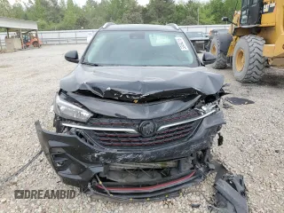 2020 Buick Encore GX Select z VIN KL4MMDSL6LB096756, wystawiony jako Copart lot #53494315 z przebiegiem 109 932 mil mil oraz Szkoda całkowita • Salvage title. Historia ofert i sprzedaży dostępna na DreamBid. Obrazek 5.