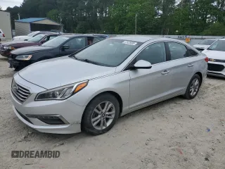 2015 Hyundai Sonata SE z VIN 5NPE24AF9FH106131, wystawiony jako Copart lot #57425605 z przebiegiem 124 668 mil mil oraz Czysty tytuł • Clean title. Historia ofert i sprzedaży dostępna na DreamBid. Obrazek 1.