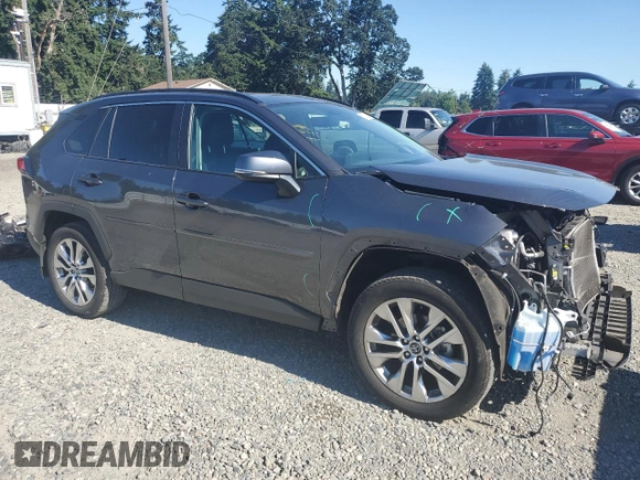 2021 Toyota RAV4 XLE Premium z VIN 2T3A1RFV5MW145979, wystawiony jako Copart lot #62752895 z przebiegiem 35 096 mil mil oraz Szkoda całkowita • Salvage title. Historia ofert i sprzedaży dostępna na DreamBid. Obrazek 4.