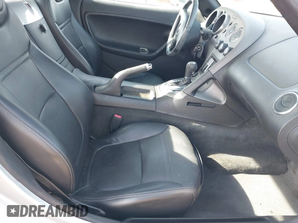 2007 Pontiac Solstice z VIN 1G2MB35B57Y111621, wystawiony jako IAAI lot #41332760 z przebiegiem 49 784 mil mil oraz . Historia ofert i sprzedaży dostępna na DreamBid. Obrazek 5.