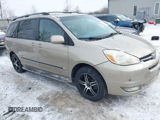 2004 Toyota Sienna XLE with VIN 5TDBA22C14S027686, listed as a IAAI auction lot 41580464 with 376,834 mi miles. Bid and sale history available at carsss.com. Image 1.
