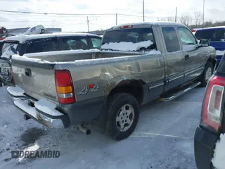 2000 Chevrolet Silverado 1500 LS with VIN 1GCEK19T5YE270245, listed as a IAAI auction lot 41557693 with 119,830 mi miles. Bid and sale history available at carsss.com. Image 4.