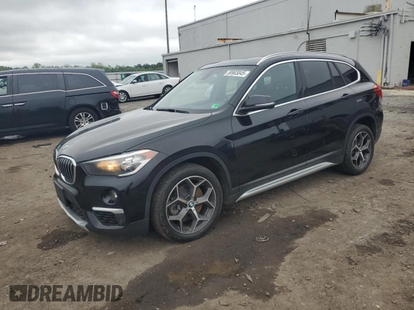 2018 BMW X1 xDrive28i z VIN WBXHT3C30J5L30276, wystawiony jako Copart lot #58903045 z przebiegiem 86 778 mil mil oraz Szkoda całkowita • Salvage title. Historia ofert i sprzedaży dostępna na DreamBid. Obrazek 1.