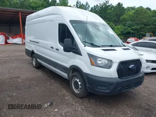 2023 Ford Transit Cargo z VIN 1FTBR3X81PKA70889, wystawiony jako IAAI lot #42394313 z przebiegiem 60 839 mil mil oraz . Historia ofert i sprzedaży dostępna na DreamBid. Obrazek 1.