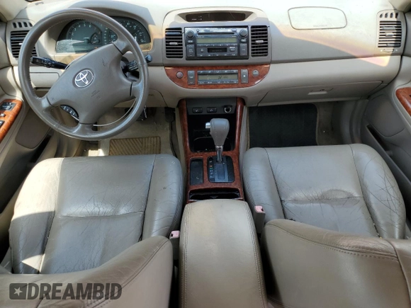 2003 Toyota Camry LE z VIN JTDBF30K530091667, wystawiony jako Copart lot #54576175 z przebiegiem 230 772 mil mil oraz Czysty tytuł • Clean title. Historia ofert i sprzedaży dostępna na DreamBid. Obrazek 8.