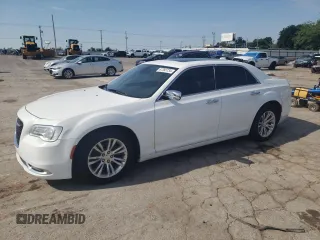 2020 Chrysler 300 Limited with VIN 2C3CCAEG5LH124463, listed as a Copart auction lot 67393734 with 104,833 mi miles and Salvage Title. Bid and sale history available at carsss.com. Image 1.