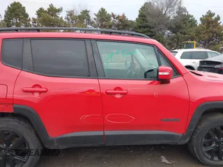 2017 Jeep Renegade Latitude with VIN ZACCJBBBXHPG47418, listed as a IAAI auction lot 41533128 with 123,991 mi miles. Bid and sale history available at carsss.com. Image 14.