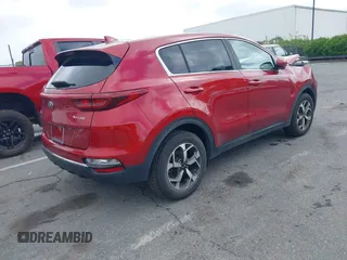 2020 Kia Sportage LX z VIN KNDPM3ACXL7787936, wystawiony jako IAAI lot #42232344 z przebiegiem 45 061 mil mil oraz . Historia ofert i sprzedaży dostępna na DreamBid. Obrazek 4.
