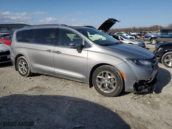 2018 Chrysler Pacifica Limited with VIN 2C4RC1GG3JR116324, listed as a Copart auction lot 47008395 with 141,563 mi miles and Salvage Title. Bid and sale history available at carsss.com. Image 4.