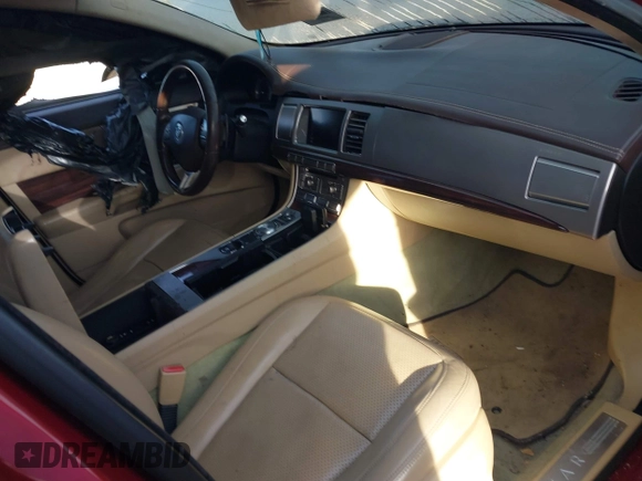 2010 Jaguar XF Premium Luxury with VIN SAJWA0GB3ALR55116, listed as a IAAI auction lot 41667230 with 999,999 mi miles. Bid and sale history available at carsss.com. Image 5.