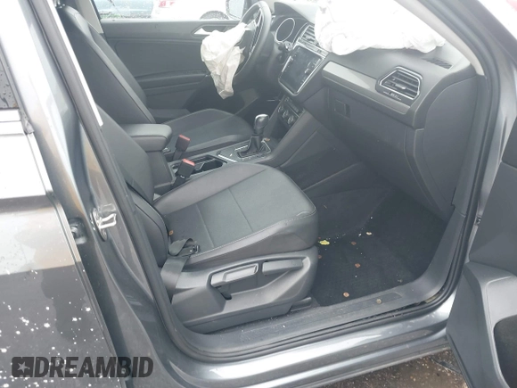 2020 Volkswagen Tiguan SE with VIN 3VV3B7AX0LM121061, listed as a IAAI auction lot 41881541 with 60,315 mi miles and . Bid and sale history available at DreamBid. Image 5.