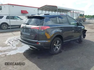 2018 Toyota RAV4 XLE z VIN JTMWFREV9JD132847, wystawiony jako IAAI lot #42108442 z przebiegiem 59 763 mil mil oraz . Historia ofert i sprzedaży dostępna na DreamBid. Obrazek 4.