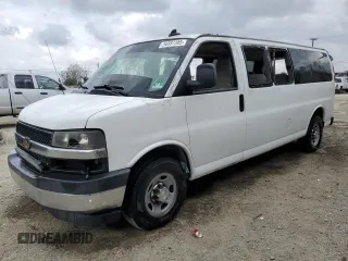 2017 Chevrolet Express Passenger LT z VIN 1GAZGPFG1H1180376, wystawiony jako Copart lot #54597385 z przebiegiem Nie podano mil oraz Szkody całkowita. Historia ofert i sprzedaży dostępna na DreamBid. Obrazek 1.