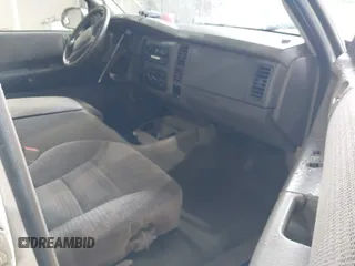 2002 Dodge Durango z VIN 1B4HR48N72F144237, wystawiony jako IAAI lot #42242043 z przebiegiem 72 065 mil mil oraz . Historia ofert i sprzedaży dostępna na DreamBid. Obrazek 5.