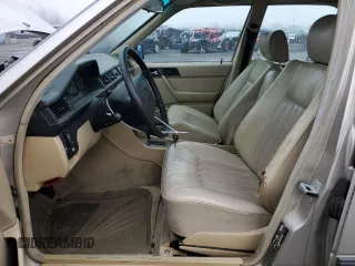 1987 Mercedes-Benz 300 E with VIN WDBEA30D0HA528424, listed as a Copart auction lot 84249444 with 132,054 mi miles and Clean Title. Bid and sale history available at carsss.com. Image 7.