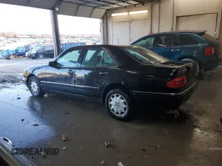 1998 Mercedes-Benz E-Class with VIN WDBJF65F2WA518941, listed as a Copart auction lot 42422425 with 153,131 mi miles and Salvage Title. Bid and sale history available at carsss.com. Image 2.