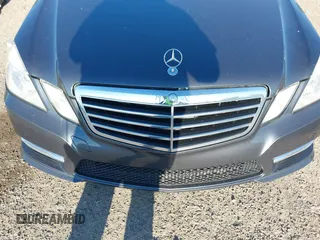 2013 Mercedes-Benz E-Class E 350 Luxury BlueTEC with VIN WDDHF2EB8DA741915, listed as a IAAI auction lot 42026412 with 105,569 mi miles. Bid and sale history available at carsss.com. Image 6.