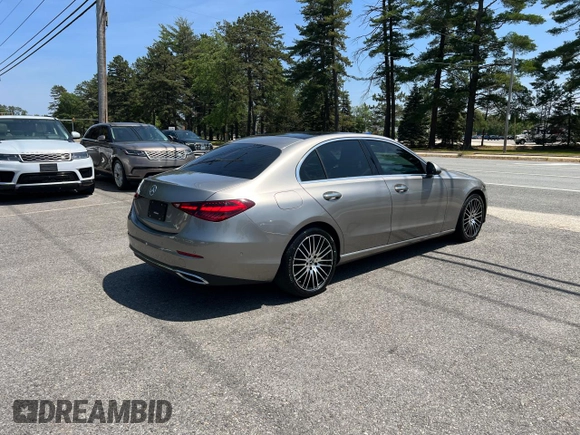 2022 Mercedes-Benz C 300 z VIN W1KAF4GB1NR050013, wystawiony jako Copart lot #61496615 z przebiegiem 77 812 mil mil oraz Czysty tytuł • Clean title. Historia ofert i sprzedaży dostępna na DreamBid. Obrazek 4.