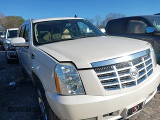 2011 Cadillac Escalade Premium z VIN 1GYS4CEF9BR399883, wystawiony jako IAAI lot #41605310 z przebiegiem 207 716 mil mil oraz . Historia ofert i sprzedaży dostępna na DreamBid. Obrazek 1.