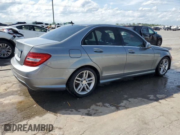 2013 Mercedes-Benz C 250 Sport z VIN WDDGF4HB5DR247239, wystawiony jako Copart lot #55534235 z przebiegiem 150 674 mil mil oraz Szkoda całkowita • Salvage title. Historia ofert i sprzedaży dostępna na DreamBid. Obrazek 3.