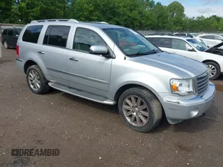 2008 Chrysler Aspen Limited z VIN 1A8HW58268F129849, wystawiony jako IAAI lot #42150643 z przebiegiem 118 156 mil mil oraz . Historia ofert i sprzedaży dostępna na DreamBid. Obrazek 1.