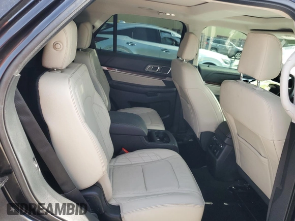 2019 Ford Explorer Platinum z VIN 1FM5K8HT1KGA49601, wystawiony jako Copart lot #56636955 z przebiegiem 56 913 mil mil oraz Szkoda całkowita • Salvage title. Historia ofert i sprzedaży dostępna na DreamBid. Obrazek 11.