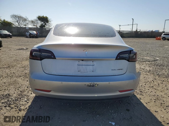 2018 Tesla Model 3 Long Range Battery z VIN 5YJ3E1EB7JF065140, wystawiony jako Copart lot #51916035 z przebiegiem 110 709 mil mil oraz Szkody całkowita. Historia ofert i sprzedaży dostępna na DreamBid. Obrazek 6.