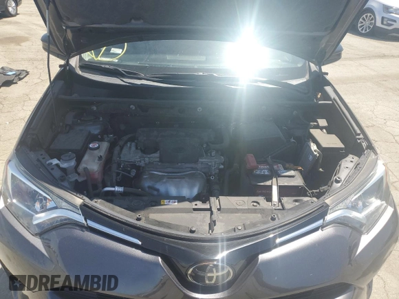 2018 Toyota RAV4 LE z VIN JTMBFREV8JJ259069, wystawiony jako Copart lot #61106715 z przebiegiem 56 770 mil mil oraz Szkoda całkowita • Salvage title. Historia ofert i sprzedaży dostępna na DreamBid. Obrazek 12.