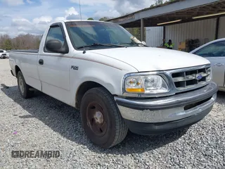 1997 Ford F-150 z VIN 1FTEF1760VNC06983, wystawiony jako IAAI lot #41728820 z przebiegiem 218 804 mil mil oraz . Historia ofert i sprzedaży dostępna na DreamBid. Obrazek 1.