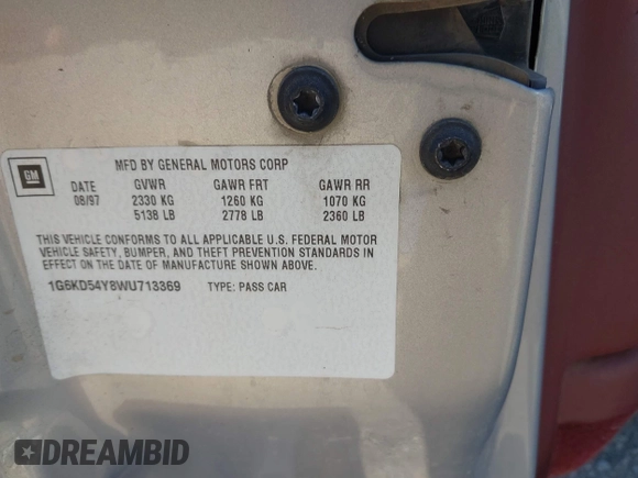1998 Cadillac DeVille z VIN 1G6KD54Y8WU713369, wystawiony jako IAAI lot #41740945 z przebiegiem 149 384 mil mil oraz . Historia ofert i sprzedaży dostępna na DreamBid. Obrazek 9.
