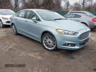 2013 Ford Fusion SE Hybrid with VIN 3FA6P0LUXDR106018, listed as a IAAI auction lot 41432543 with 195,447 mi miles. Bid and sale history available at carsss.com. Image 1.