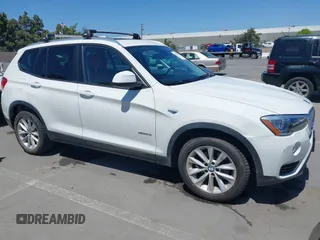 2017 BMW X3 xDrive28i z VIN 5UXWX9C35H0T24703, wystawiony jako IAAI lot #42283472 z przebiegiem 61 993 mil mil oraz . Historia ofert i sprzedaży dostępna na DreamBid. Obrazek 1.