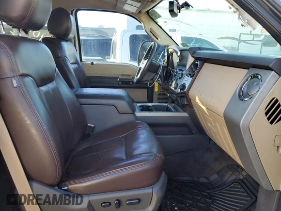 2015 Ford F-350 Lariat with VIN 1FT8W3DTXFEA10084, listed as a Copart auction lot 86024944 with 326,253 mi miles and Clean title. Bid and sale history available at DreamBid. Image 5.