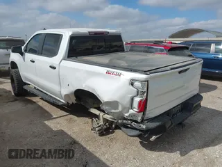 2019 Chevrolet Silverado 1500 LT Trail Boss with VIN 1GCPYFED0KZ335750, listed as a IAAI auction lot 41499679 with 155,297 mi miles. Bid and sale history available at carsss.com. Image 3.