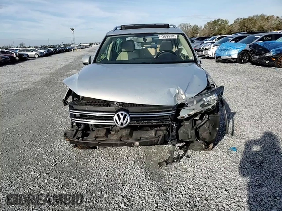 2014 Volkswagen Tiguan SE z VIN WVGAV3AXXEW502310, wystawiony jako Copart lot #42095985 z przebiegiem 130 033 mil mil oraz Szkoda całkowita • Salvage title. Historia ofert i sprzedaży dostępna na DreamBid. Obrazek 11.