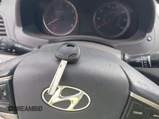 2014 Hyundai Accent SE z VIN KMHCU5AE7EU145704, wystawiony jako IAAI lot #42357042 z przebiegiem 96 773 mil mil oraz . Historia ofert i sprzedaży dostępna na DreamBid. Obrazek 11.