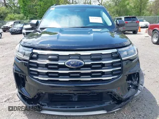 2025 Ford Explorer Active z VIN 1FMUK8DH8SGB17695, wystawiony jako IAAI lot #42198872 z przebiegiem 2 795 mil mil oraz . Historia ofert i sprzedaży dostępna na DreamBid. Obrazek 13.