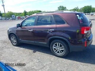 2015 Kia Sorento LX z VIN 5XYKTCA60FG638823, wystawiony jako IAAI lot #42277546 z przebiegiem 147 444 mil mil oraz . Historia ofert i sprzedaży dostępna na DreamBid. Obrazek 14.