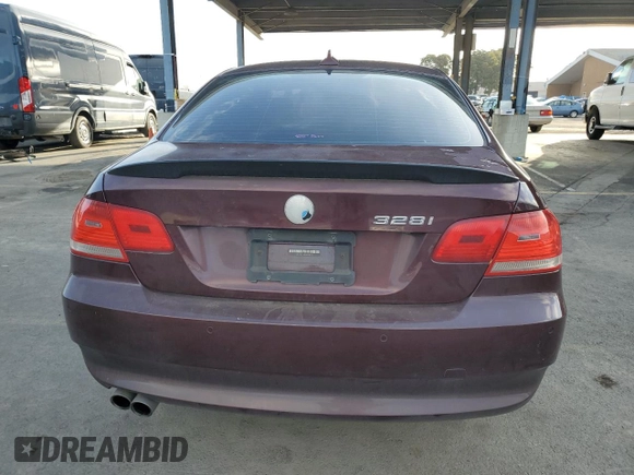 2008 BMW 3 Series 328i z VIN WBAWV13578P118345, wystawiony jako Copart lot #52437355 z przebiegiem 151 398 mil mil oraz Czysty tytuł • Clean title. Historia ofert i sprzedaży dostępna na DreamBid. Obrazek 6.
